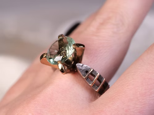 BORA: Prasiolite ring Ladder Band Four Claws