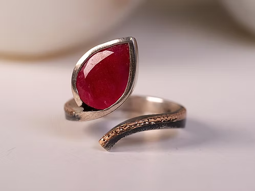 BORA: Ruby Ring Open Pear Wrap