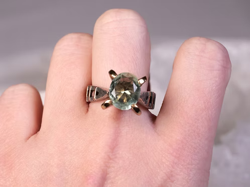 BORA: Prasiolite ring Ladder Band Four Claws