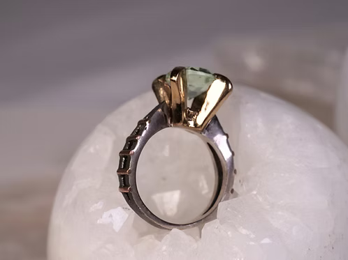 BORA: Prasiolite ring Ladder Band Four Claws