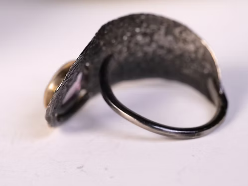 BORA: Amethyst ring Crater Band Gold Swirl