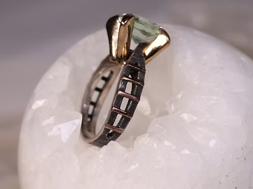 BORA: Prasiolite ring Ladder Band Four Claws