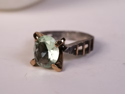 BORA: Prasiolite ring Ladder Band Four Claws