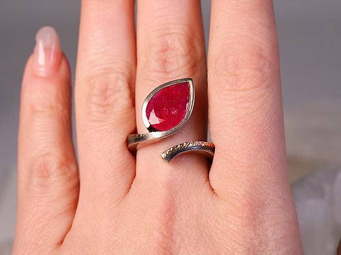 BORA: Ruby Ring Open Pear Wrap