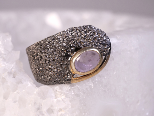 BORA: Amethyst ring Crater Band Gold Swirl