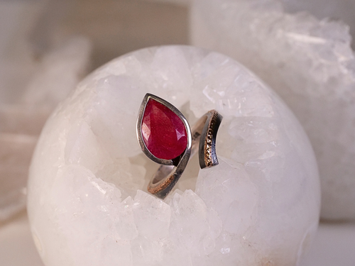 BORA: Ruby Ring Open Pear Wrap